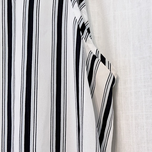 Ann Taylor LOFT Outlet Womens Size SMALL Sleeveless White & Black Striped Tank - Picture 3 of 5